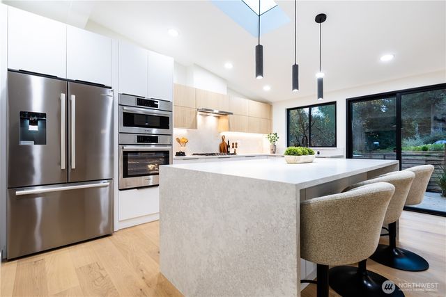 15621 SE 24th Street, Bellevue, WA 98008