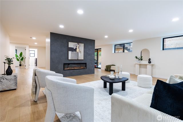 15621 SE 24th Street, Bellevue, WA 98008