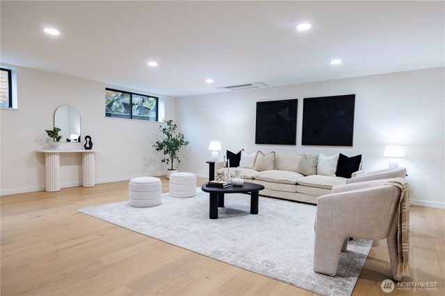 15621 SE 24th Street, Bellevue, WA 98008