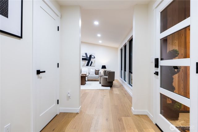 15621 SE 24th Street, Bellevue, WA 98008