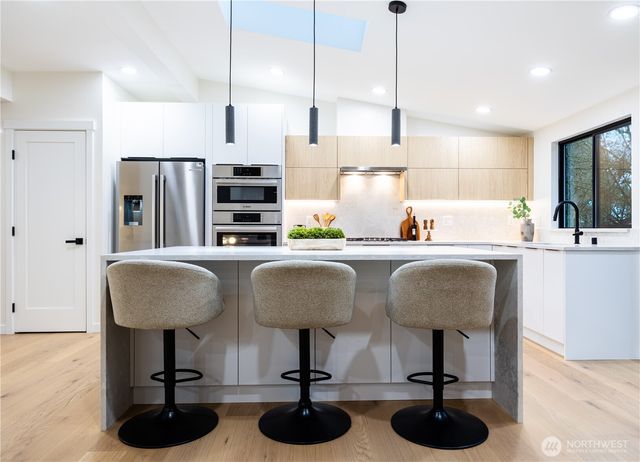 15621 SE 24th Street, Bellevue, WA 98008