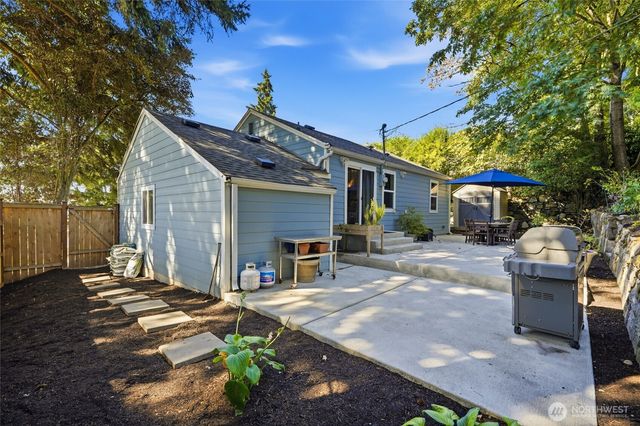 512 Bronson Place NE, Renton, WA 98056