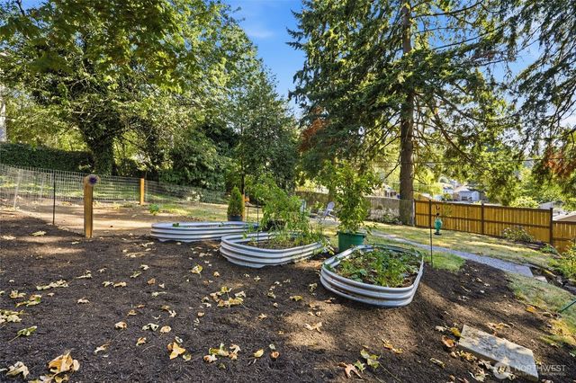 512 Bronson Place NE, Renton, WA 98056