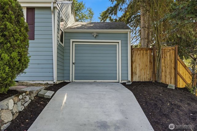 512 Bronson Place NE, Renton, WA 98056