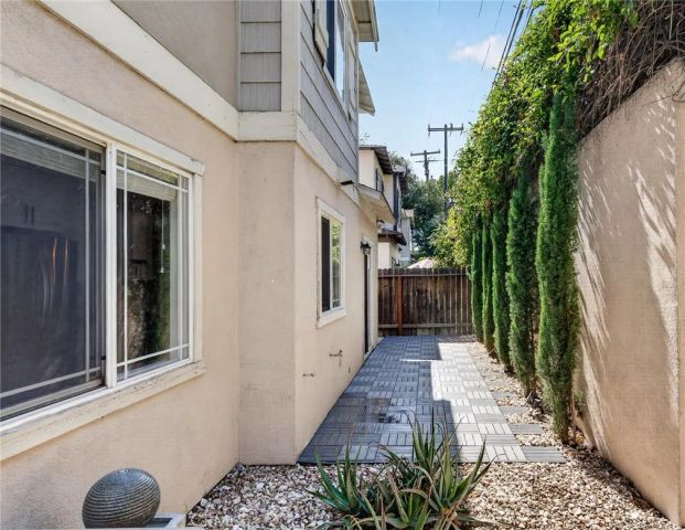 1124 S Mayflower, Monrovia, CA 91016