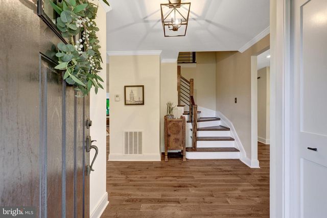 10904 BELGRAVIA CT, Great Falls, VA 22066