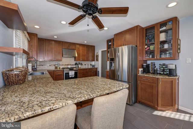 211 VALLEY FORGE RD, Cinnaminson, NJ 08077