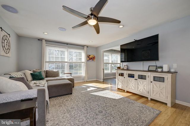 211 VALLEY FORGE RD, Cinnaminson, NJ 08077