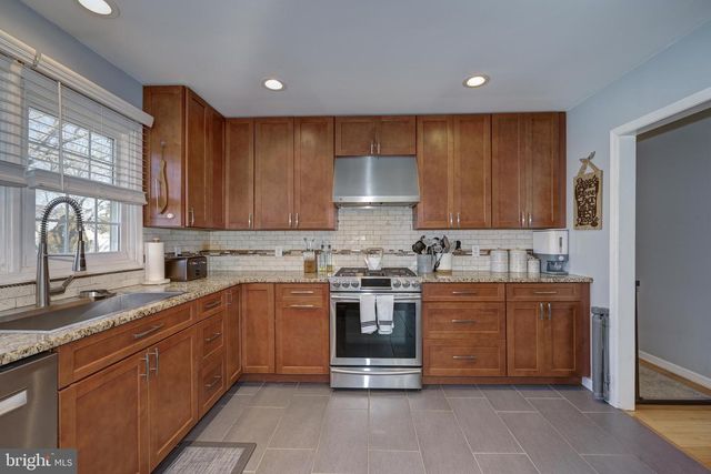 211 VALLEY FORGE RD, Cinnaminson, NJ 08077