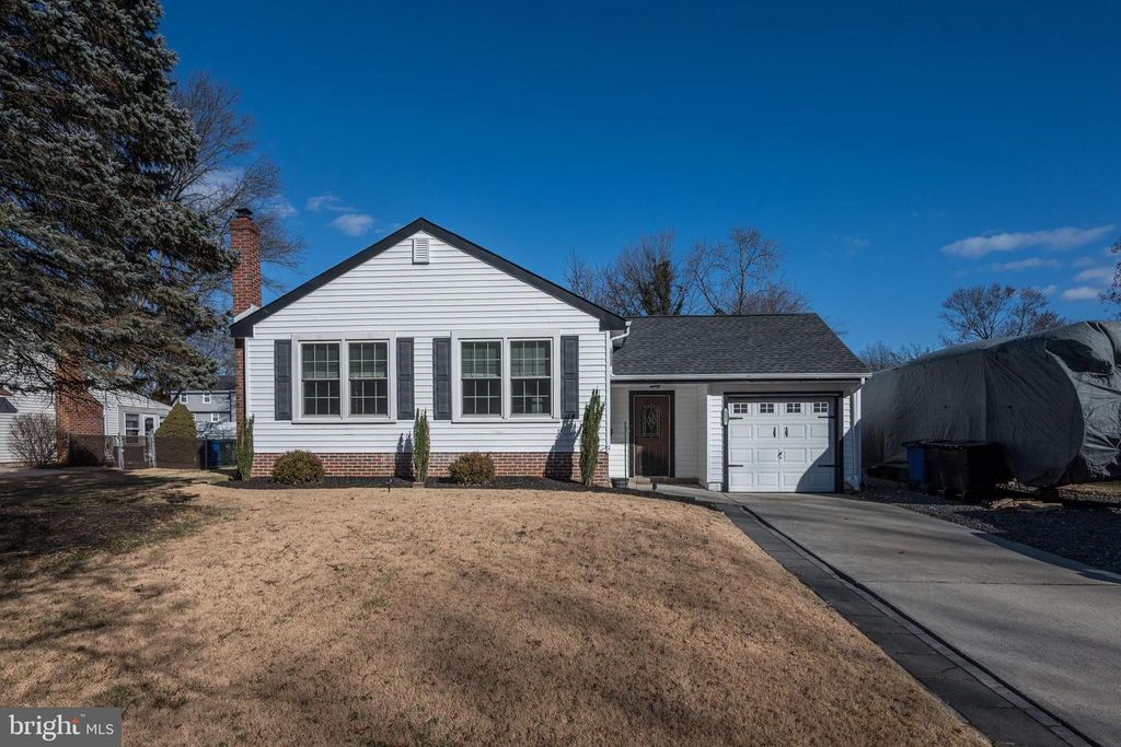 211 VALLEY FORGE RD, Cinnaminson, NJ 08077