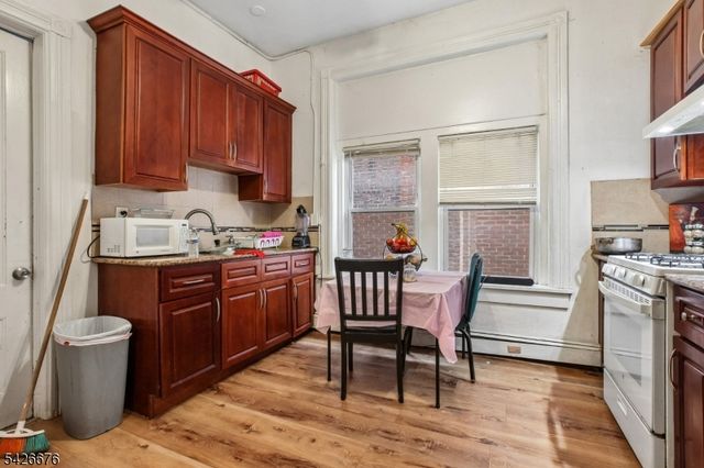 410 E Main St, Bound Brook Boro, NJ 08805