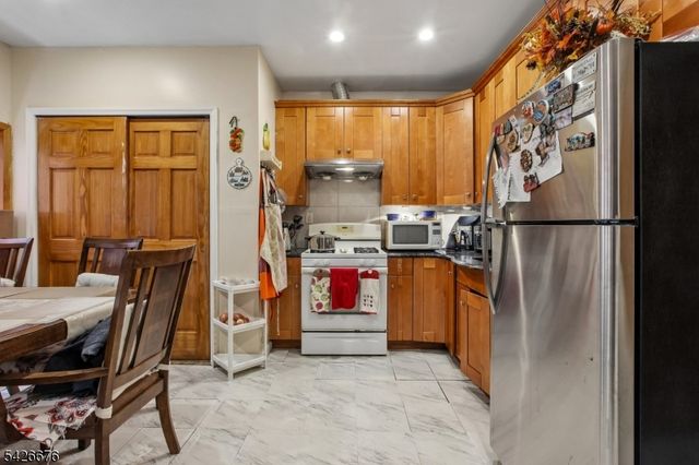 410 E Main St, Bound Brook Boro, NJ 08805
