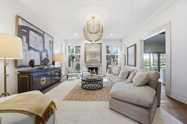 76 Le Mans Court, Prairie Village, KS 66208