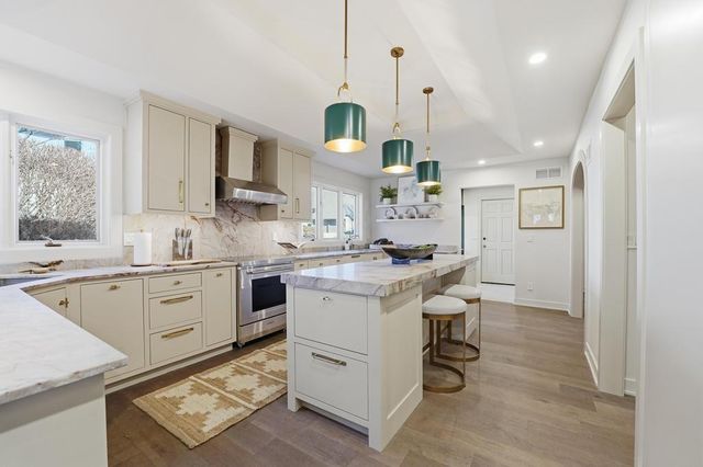 76 Le Mans Court, Prairie Village, KS 66208