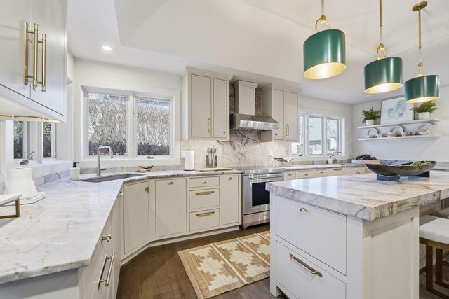 76 Le Mans Court, Prairie Village, KS 66208