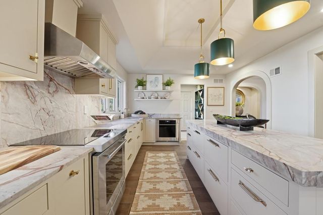 76 Le Mans Court, Prairie Village, KS 66208