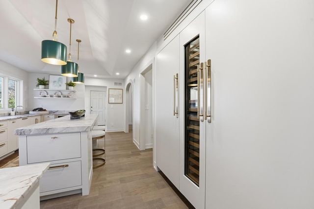 76 Le Mans Court, Prairie Village, KS 66208