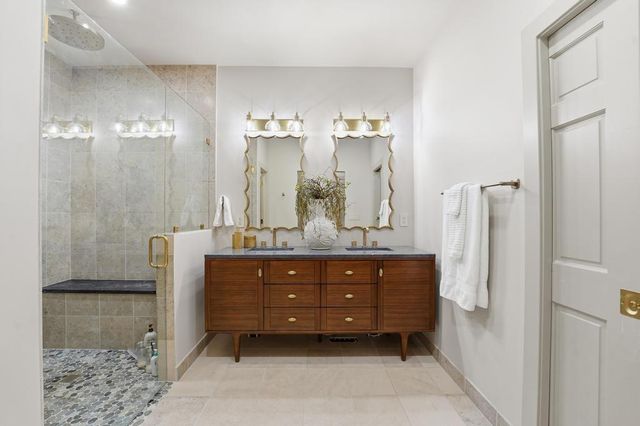 76 Le Mans Court, Prairie Village, KS 66208