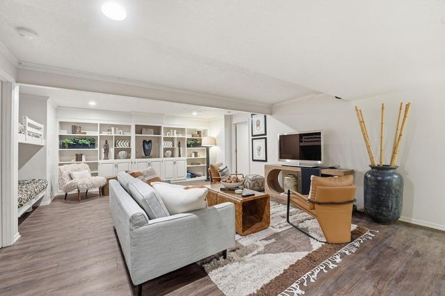 76 Le Mans Court, Prairie Village, KS 66208