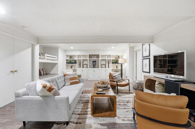 76 Le Mans Court, Prairie Village, KS 66208