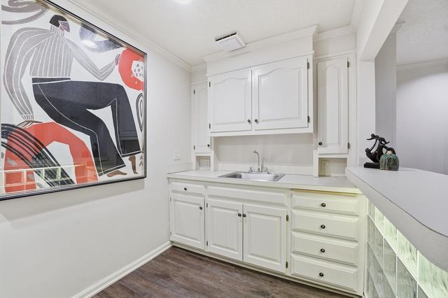 76 Le Mans Court, Prairie Village, KS 66208