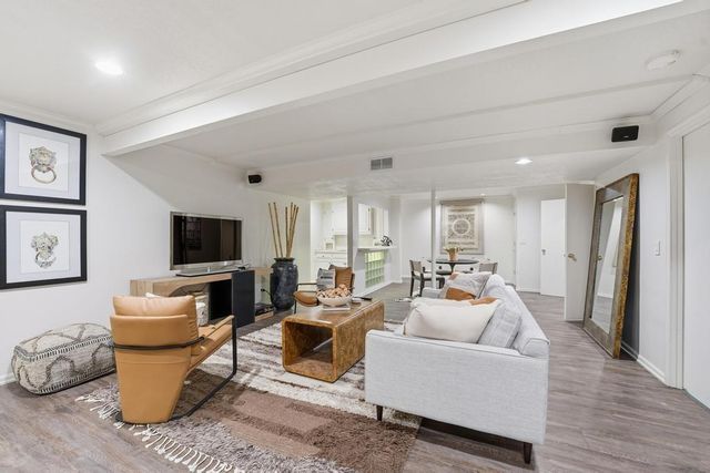 76 Le Mans Court, Prairie Village, KS 66208