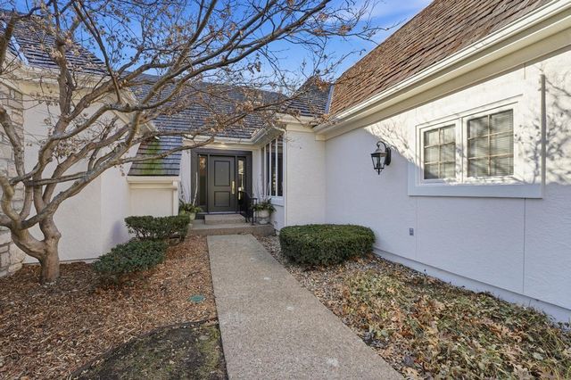 76 Le Mans Court, Prairie Village, KS 66208