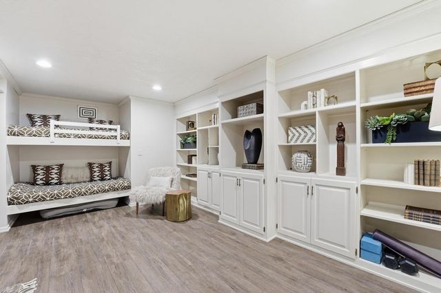 76 Le Mans Court, Prairie Village, KS 66208