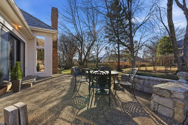 76 Le Mans Court, Prairie Village, KS 66208