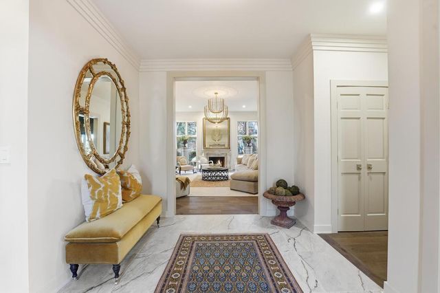 76 Le Mans Court, Prairie Village, KS 66208