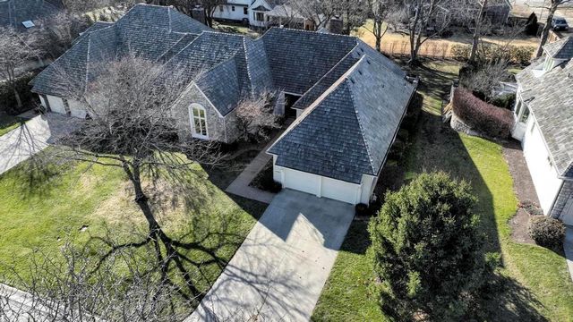 76 Le Mans Court, Prairie Village, KS 66208