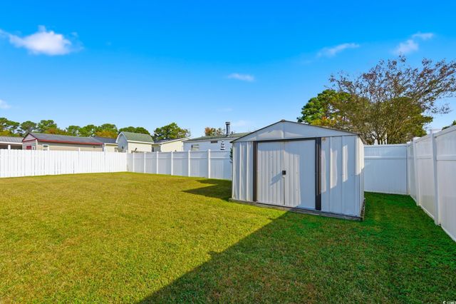 3136 Lyndon Dr., Little River, SC 29566