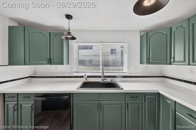 942 Panorama Drive, Milford, MI 48381