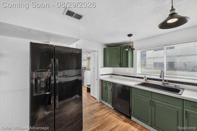 942 Panorama Drive, Milford, MI 48381