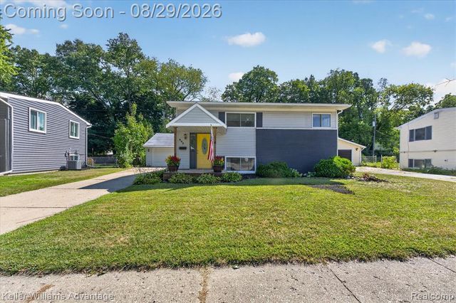 942 Panorama Drive, Milford, MI 48381
