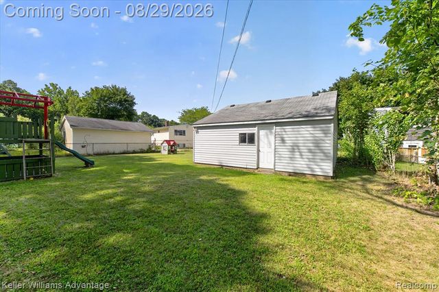 942 Panorama Drive, Milford, MI 48381