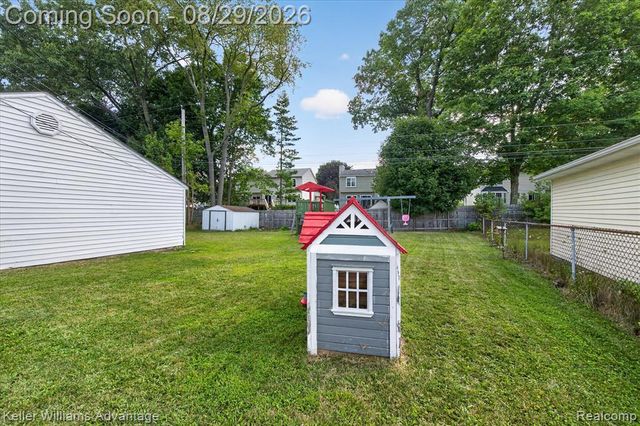 942 Panorama Drive, Milford, MI 48381