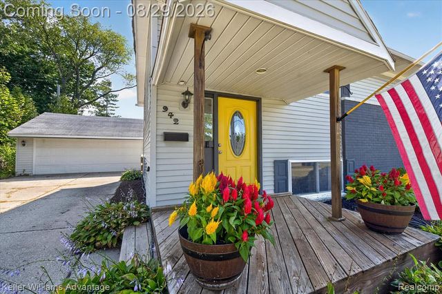 942 Panorama Drive, Milford, MI 48381