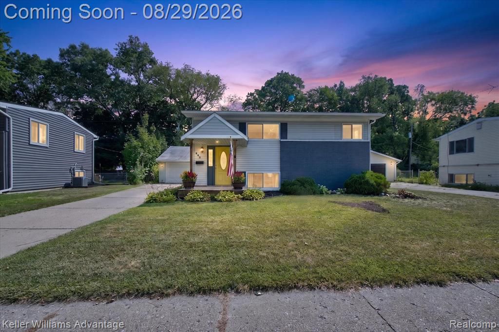 942 Panorama Drive, Milford, MI 48381