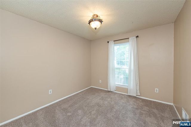 540 Holly Court, Mahwah, NJ 07430