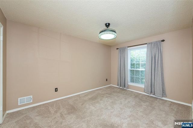 540 Holly Court, Mahwah, NJ 07430
