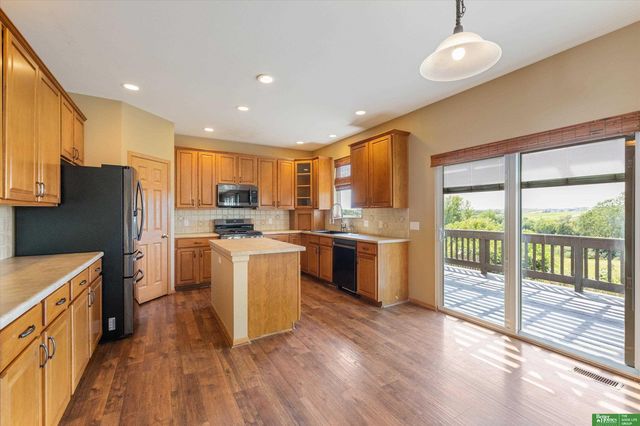 2310 Sand Hills Drive, Papillion, NE 68046