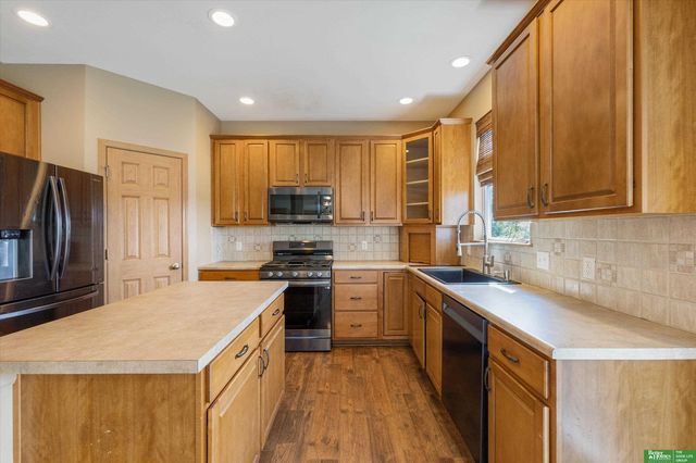 2310 Sand Hills Drive, Papillion, NE 68046