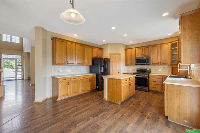 2310 Sand Hills Drive, Papillion, NE 68046