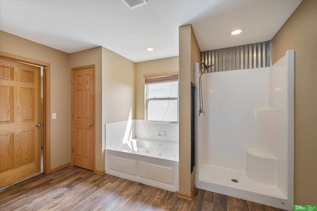 2310 Sand Hills Drive, Papillion, NE 68046