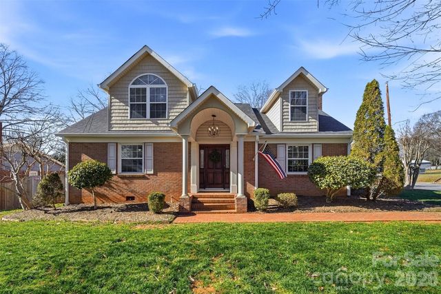 1002 S Brady Avenue, Newton, NC 28658