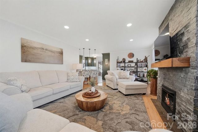 1002 S Brady Avenue, Newton, NC 28658