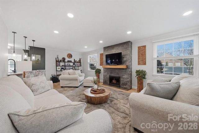 1002 S Brady Avenue, Newton, NC 28658