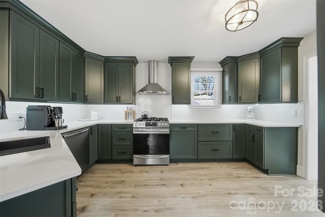 1002 S Brady Avenue, Newton, NC 28658