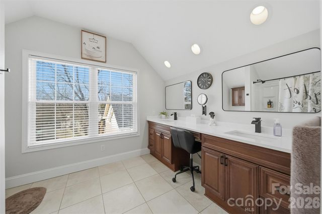 1002 S Brady Avenue, Newton, NC 28658